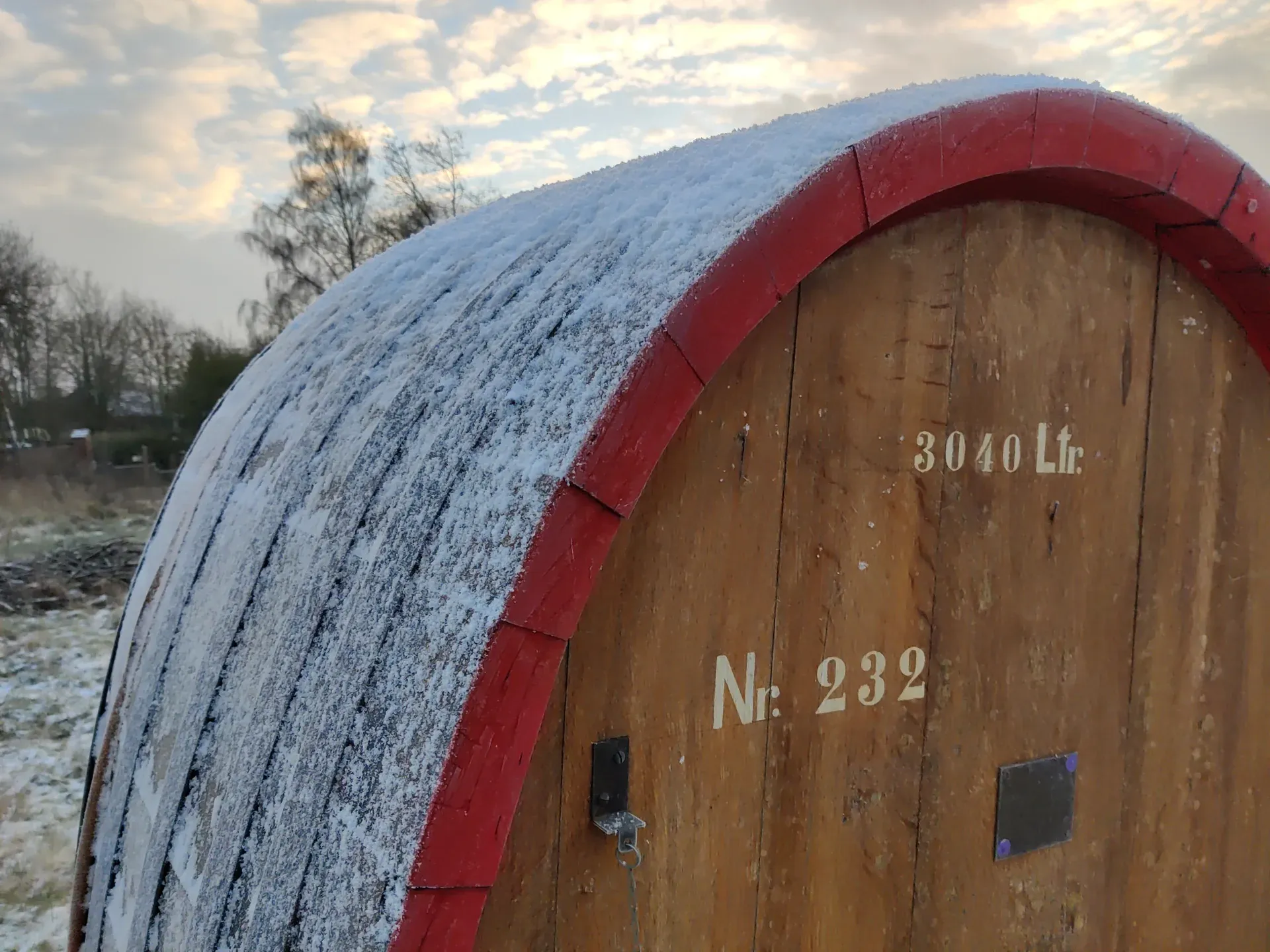 Le foudre n° 232 sous le givre, dehors